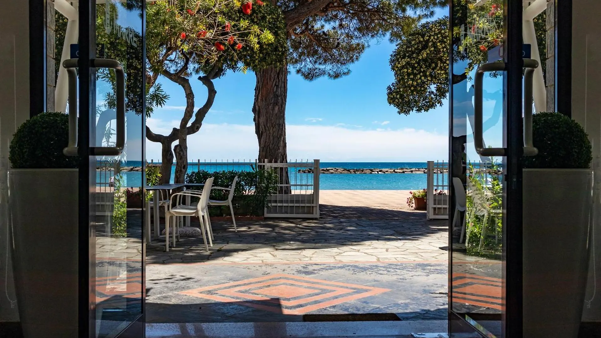 Dove Dormire a San Bartolomeo al Mare: 4 Hotel Centrali