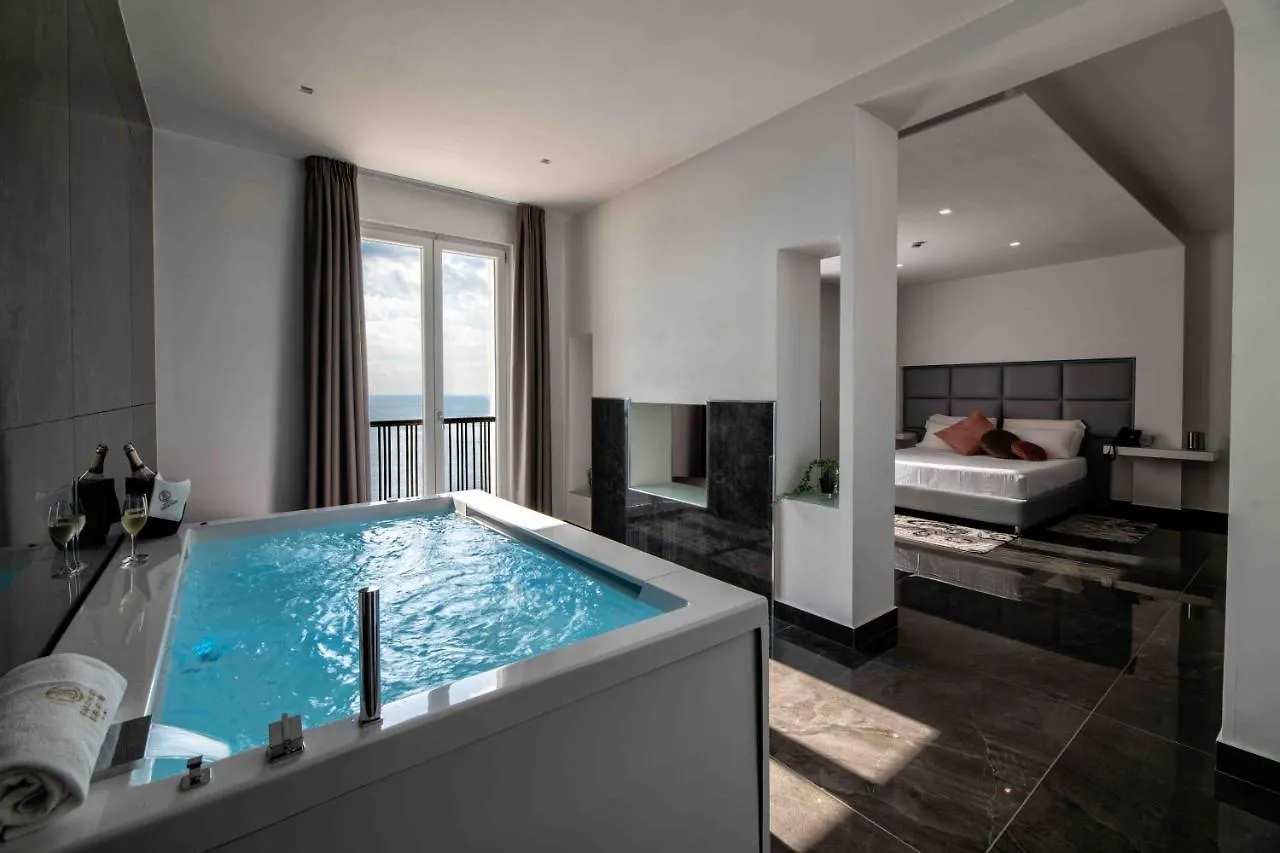 4 Hotel Smart vicino al Molo Beverello da Prenotare