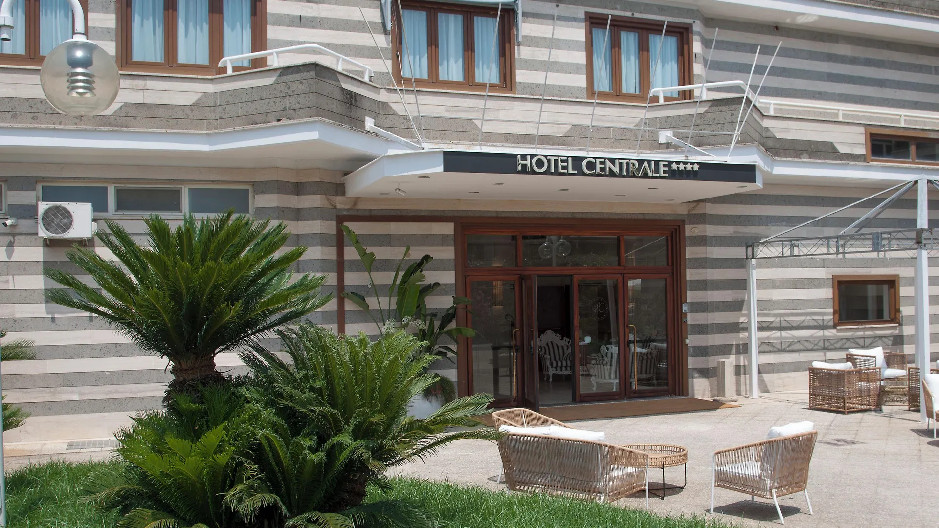 Soggiornare nel Centro Italia: 15 Resort a Confronto